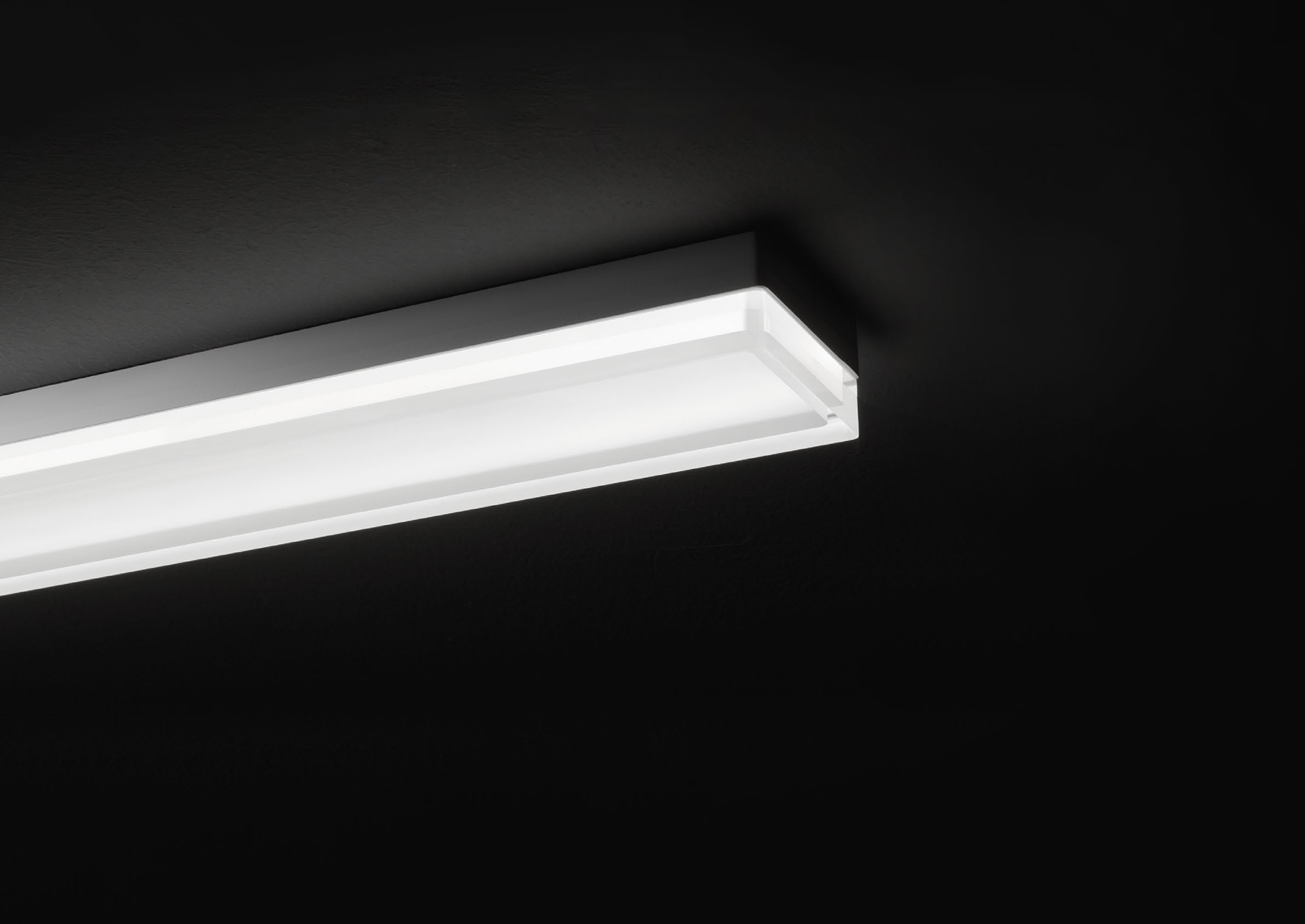Phantom Linear - Light At Motion
